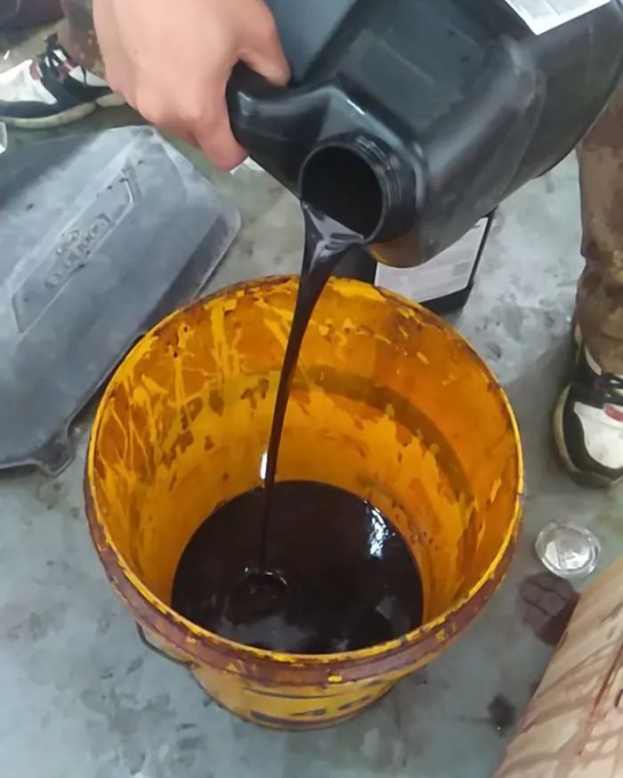 廢機油處理難度大，擺脫“惡臭異味”又有什么方向？.jpg