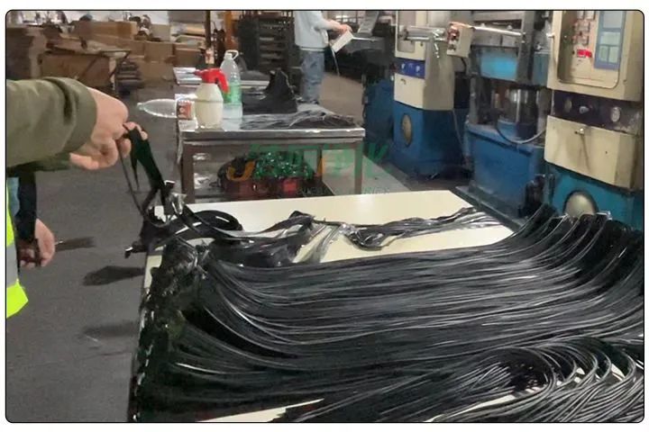 橡膠配件加工廠氣味難聞，傷害人體；廢氣除臭用Dejing的凈?！.jpg